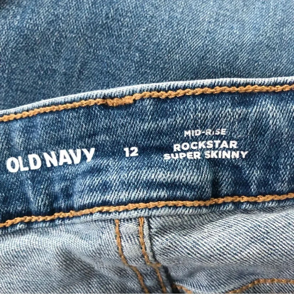 Old Navy Rockstar super Skinny Mid Rise size 12 medium blue wash color
